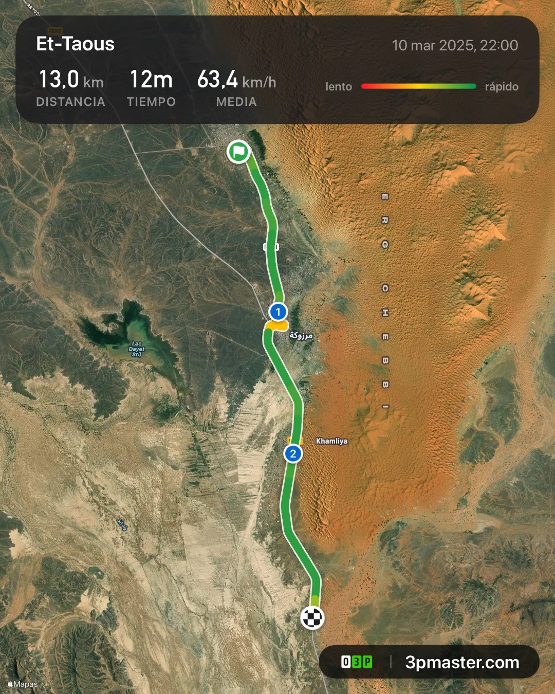 Una tarjeta de ruta compartida de 3pMaster: una ruta por el desierto cerca de Erg Chebbi con distancia, tiempo y velocidad media, marcada con 3pmaster.com